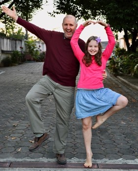  Dad & daughter having some fun 